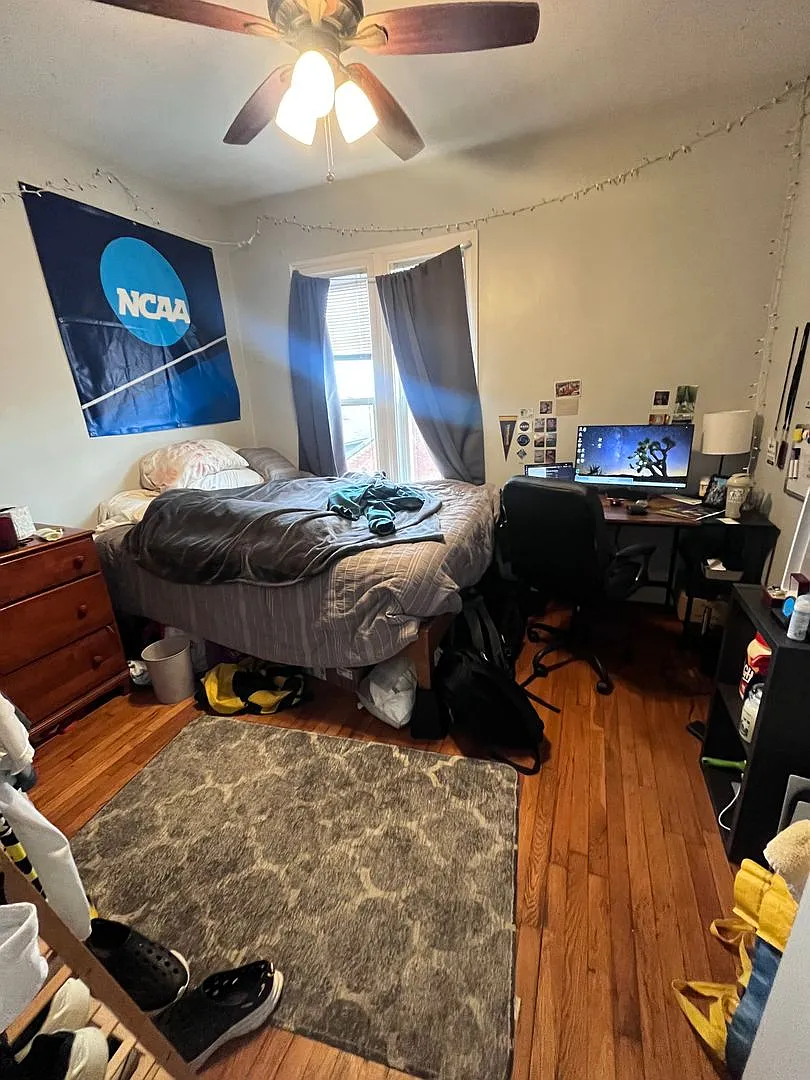 Large 5 Bed / 2.5 Bath Mission Hill Apartment w/ In-Unit Laundry — Photo 3