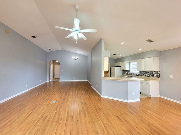 5th image of 2811 Dumont Dr