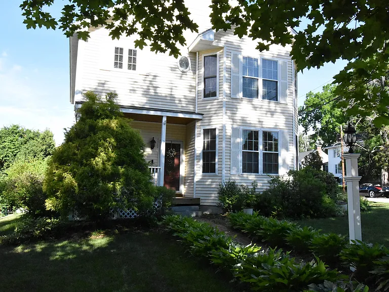 2246 Elm St — Photo 18