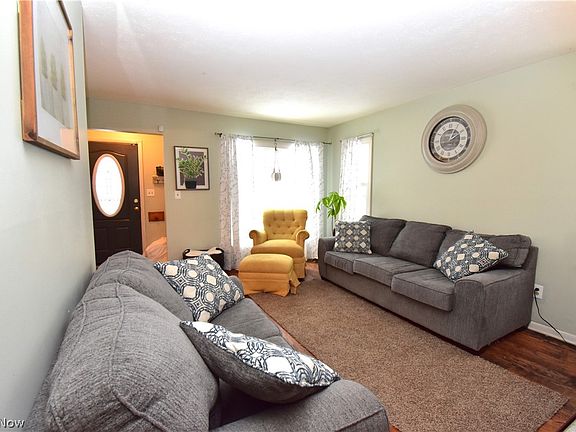 2nd image of 122 Englewood Dr