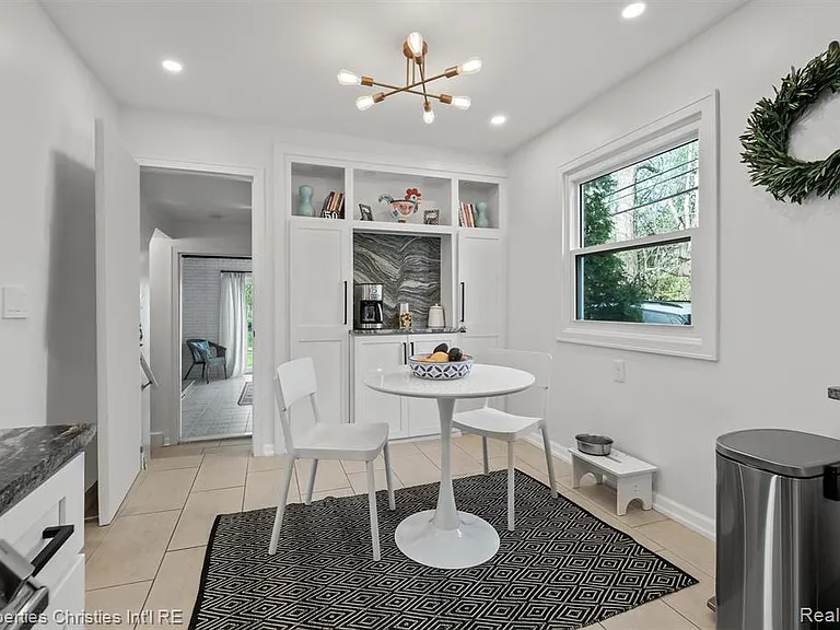 956 Northlawn Blvd — Photo 15