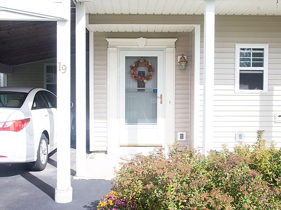 2nd image of 19 Diane Ct