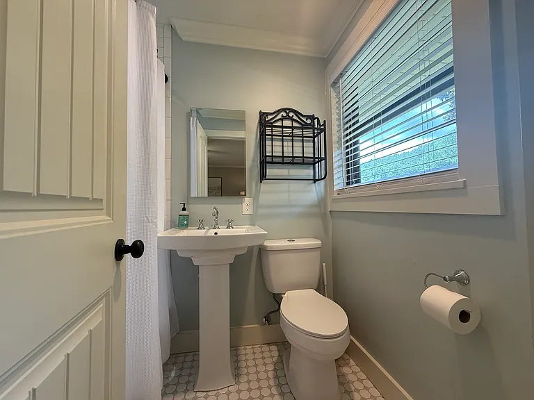 1517 Cresthill Rd — Photo 12