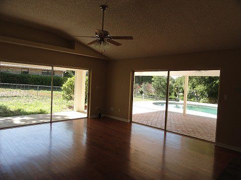 4th image of 12837 Amber Ave