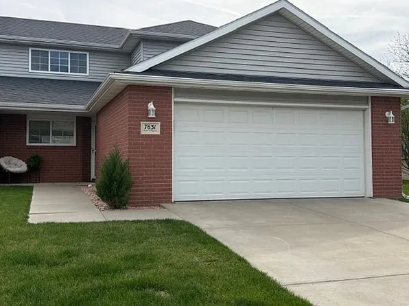 7631 Maple Village Dr, Lincoln, NE 68510