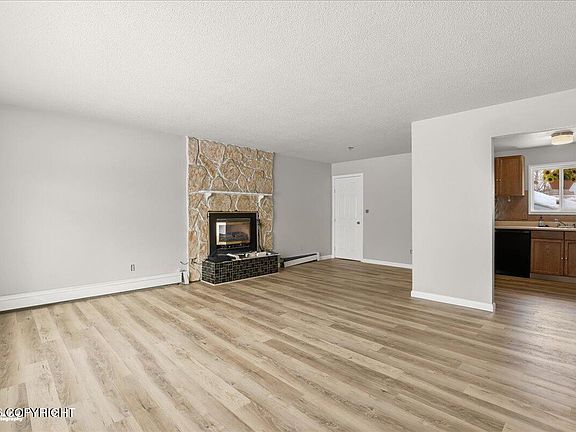 4th image of 4101 N Star St