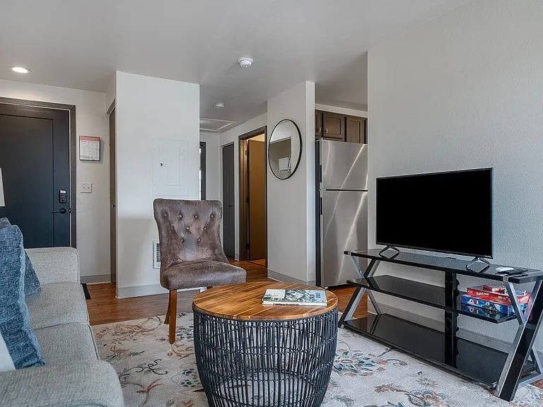 1430 3rd Ave E #11 — Photo 4
