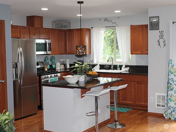 4th image of 4138 82nd Avenue NE