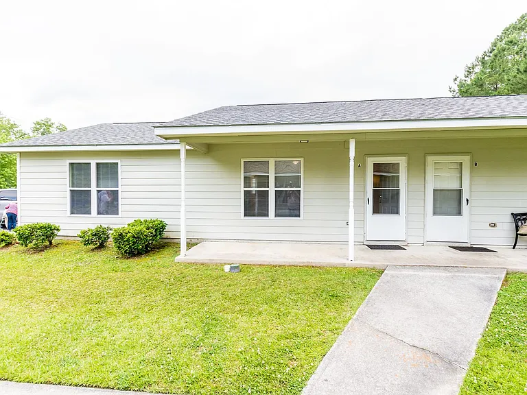 241 Lakewood Dr — Photo 2