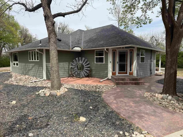 1608 W 27th St #A, Hays, KS 67601