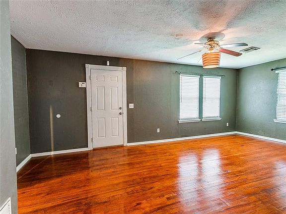 3rd image of 107 W Frank St