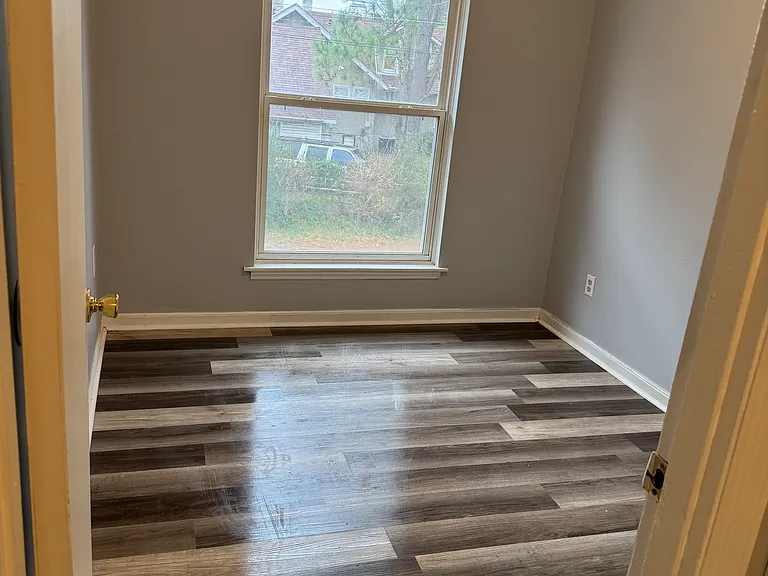 329 W Highland St — Photo 7
