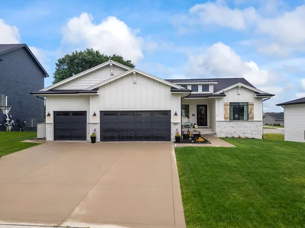 14916 Walnut Meadows Dr, Urbandale, IA 50323