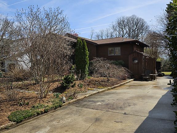 2nd image of 12 Williams Dr
