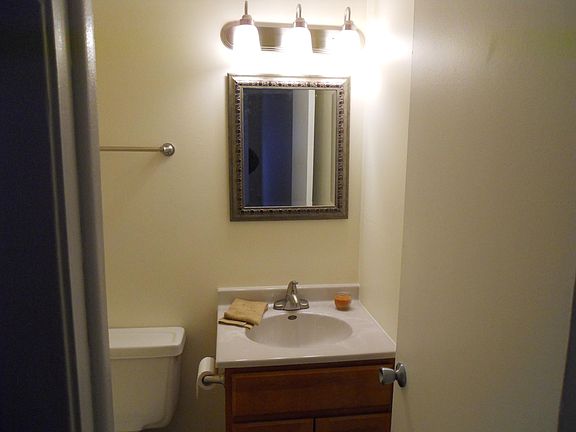 5th image of 1720 Queensbury Cir
