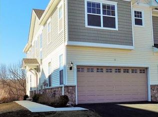 13 Meadow View Dr, Middletown, NY 10940