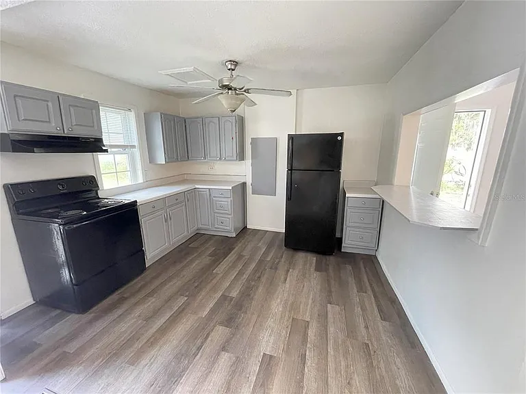 1022 Oregon Ave — Photo 4