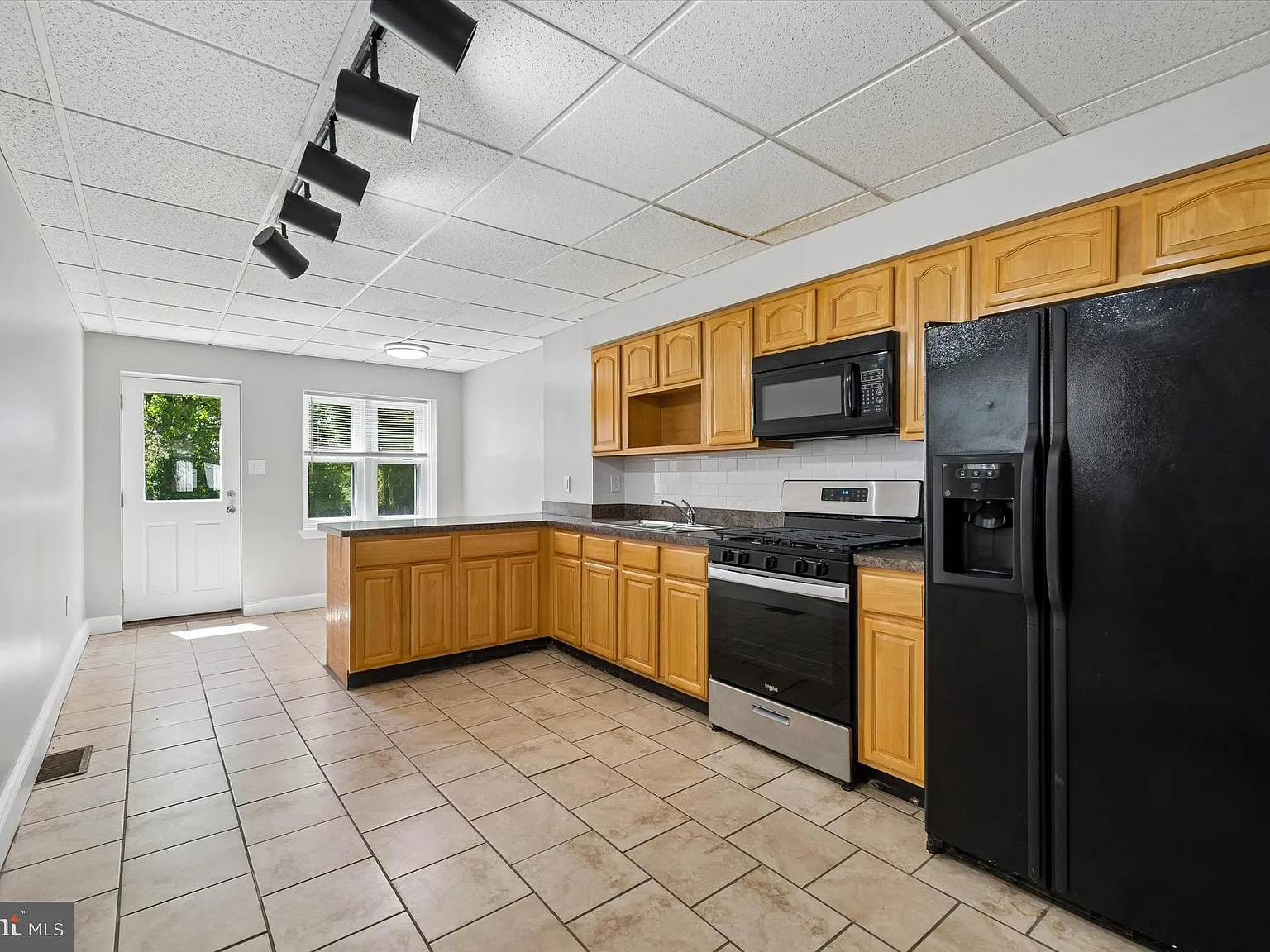 3 bed, 1328 sqft, $1,850 — Photo 4