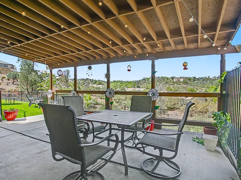 2402 Desert Willow Dr — Photo 36