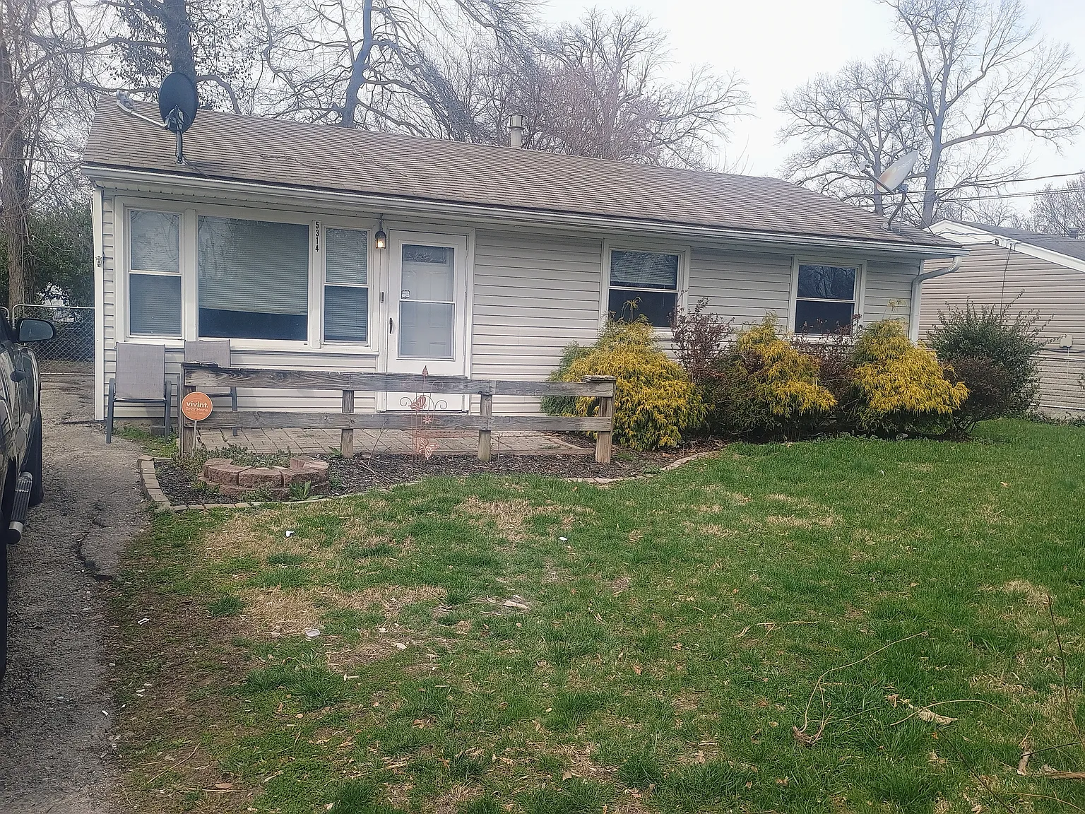 3 bed, 950 sqft, $1,400 — Photo 1