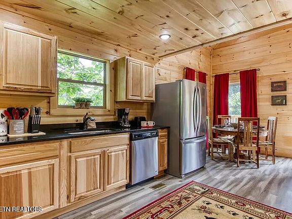 4th image of 631 Timber Ridge Rd
