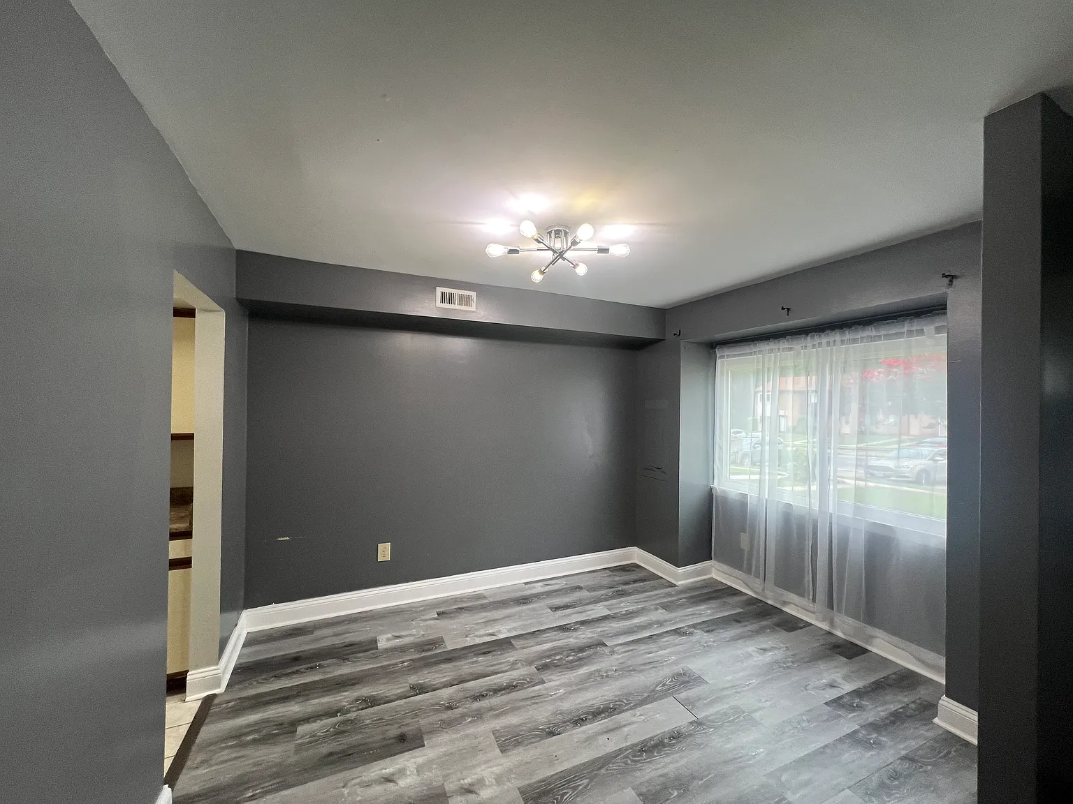 3 bed, 2.5 bath, 1236 sqft, $2,300 — Photo 3