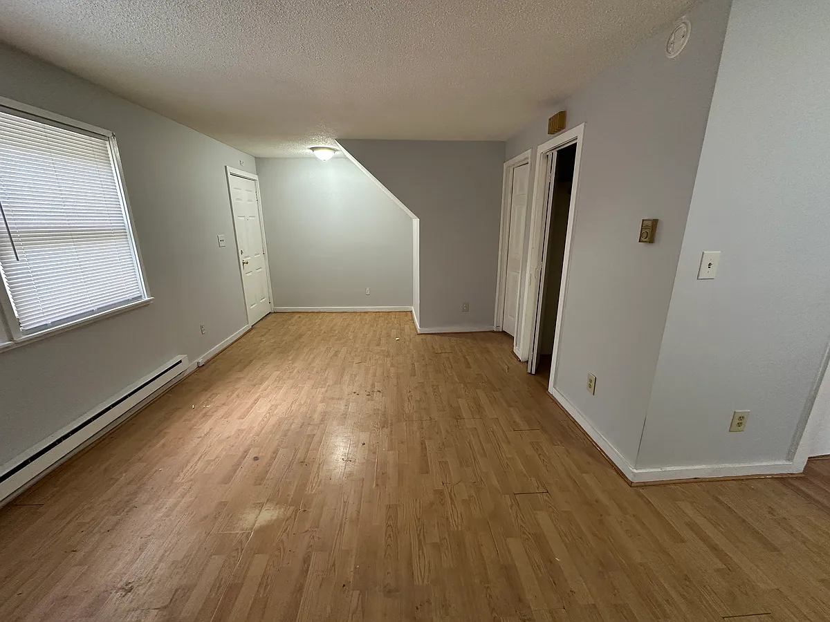 Building Photo - 1495 State St #1-F