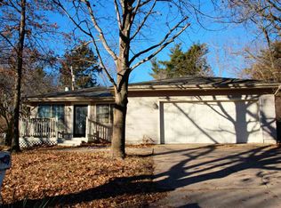 1523 Highland Dr, Manhattan, KS 66503