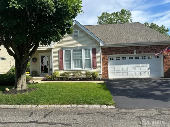 17 Burholme Dr, Hamilton, NJ 08691