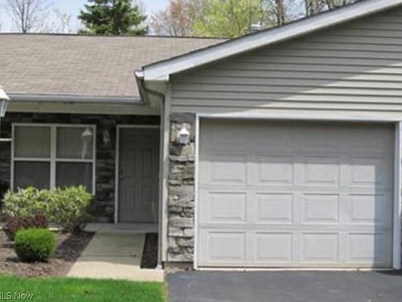 2nd image of 361 Meadowbrook Ave Unit 3