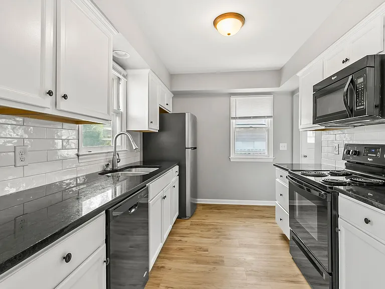 7215 S 41st Ave — Photo 17