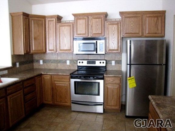 3rd image of 406 Johnevan Ct