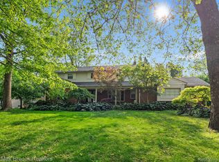 22491 N Nottingham Dr, Beverly Hills, MI