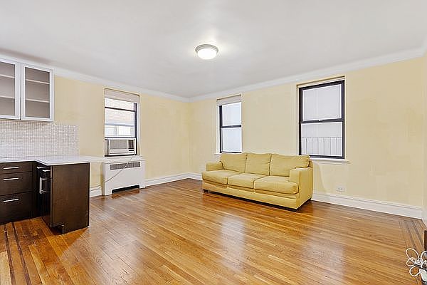 1st image of 245 E 37th St APT 3D