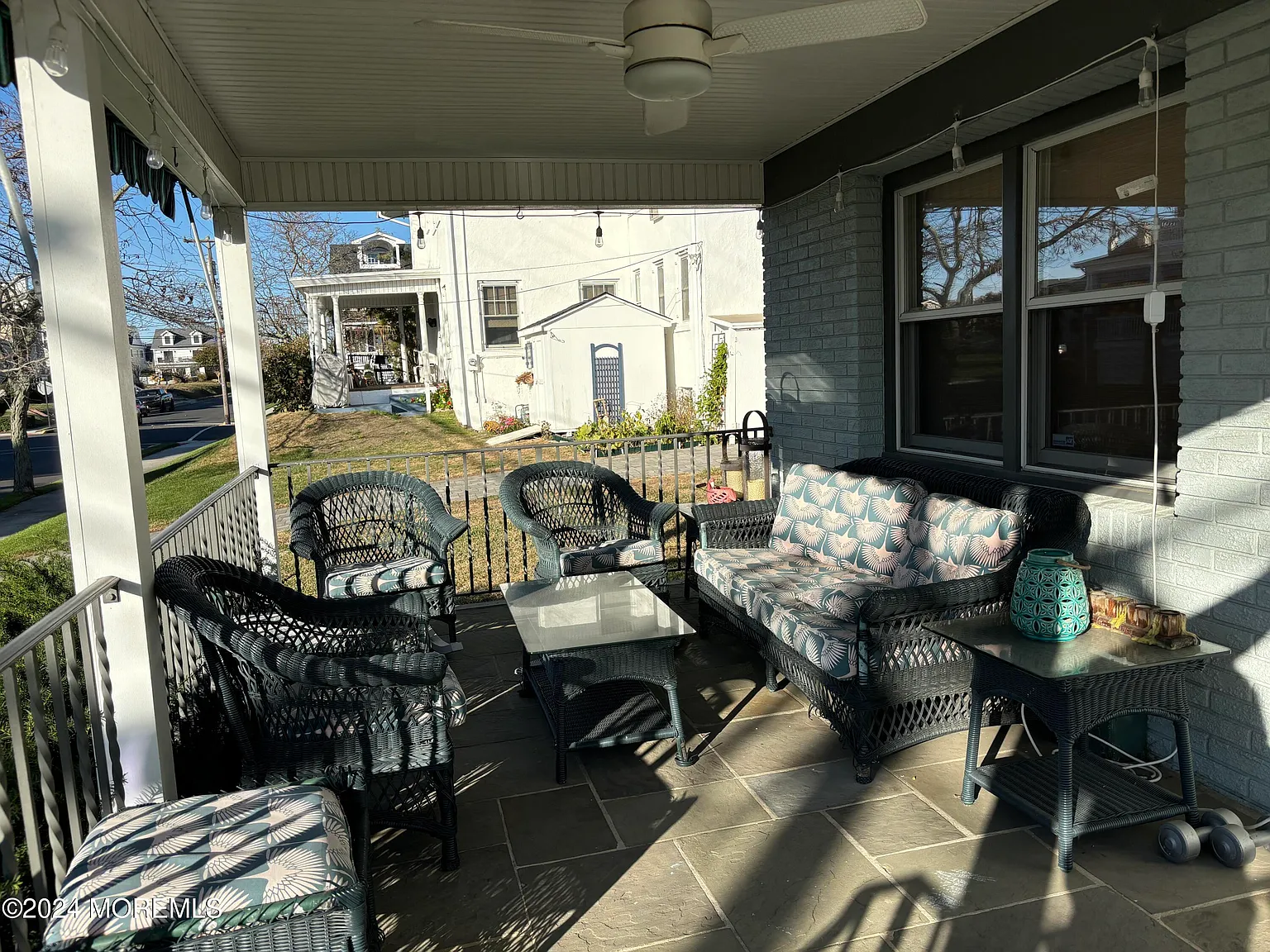 2 bed, 1.5 bath, 936 sqft, $2,400 — Photo 2