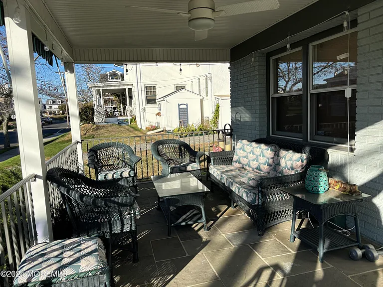 206 Beach Ave — Photo 2