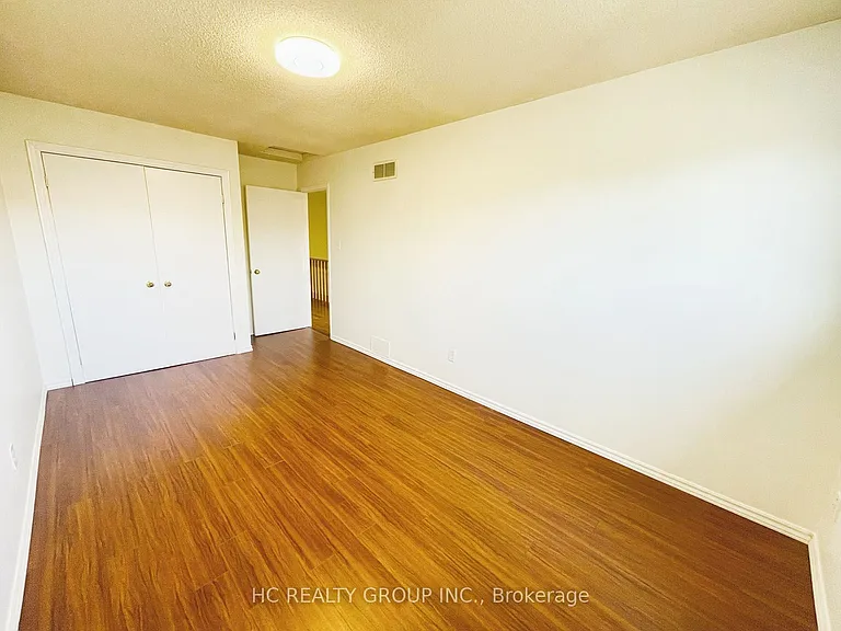37 Page Cres — Photo 15