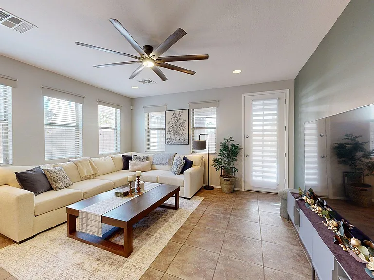 3272 E Meadowview Dr — Photo 15