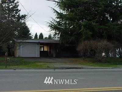18633 1st Avenue S photo 1
