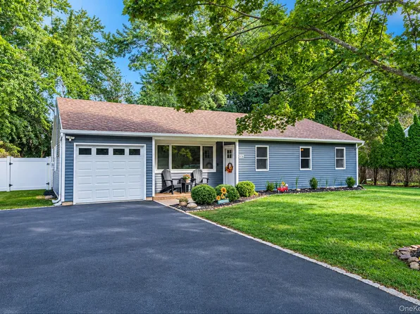 105 Raynor Road, Ridge, NY 11961
