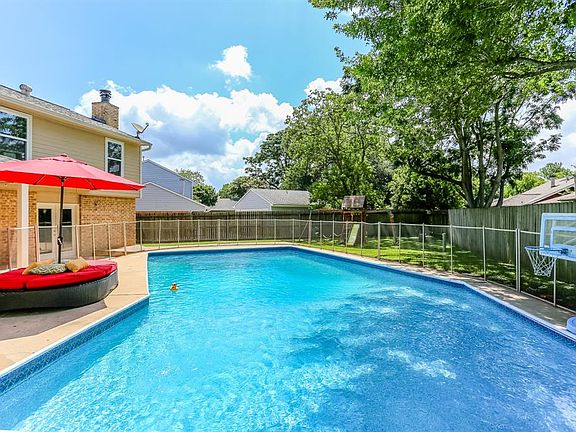 2nd image of 903 Ferndale Ln