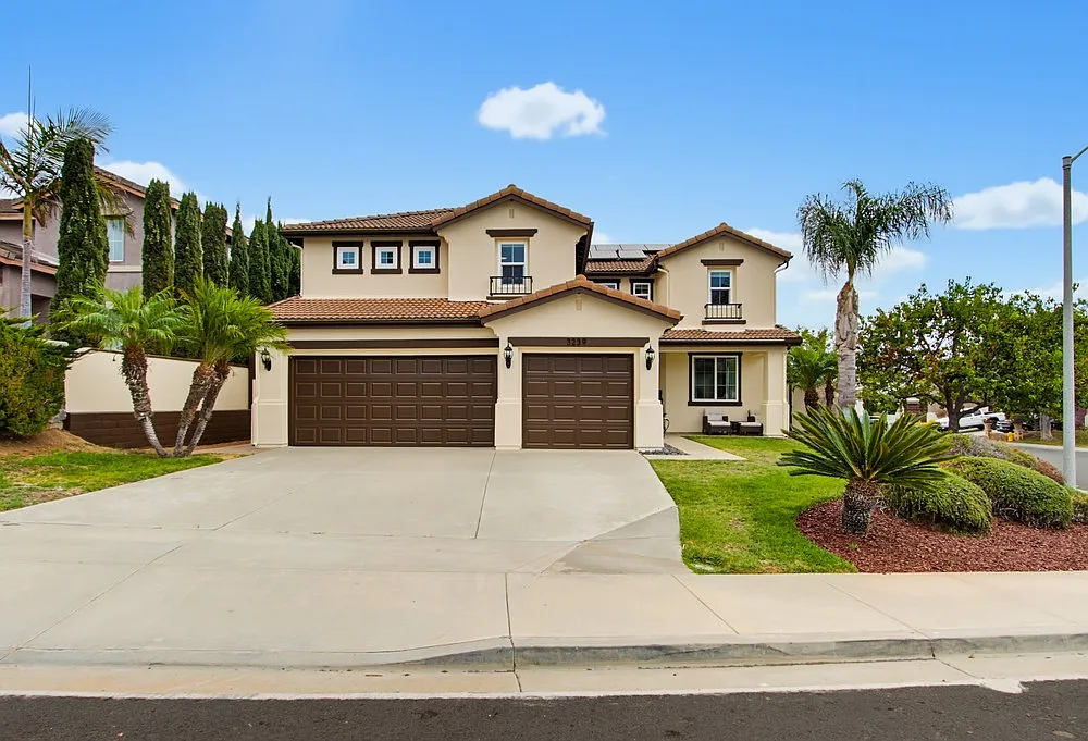 6 bed, 3418 sqft, $6,395 — Photo 2