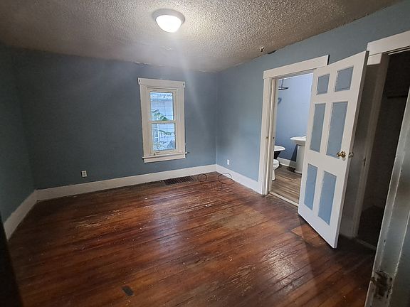 5th image of 2057 N Charles St
