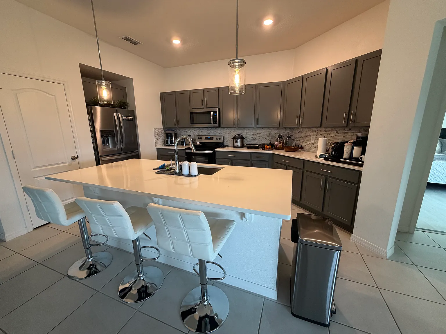 4 bed, 2004 sqft, $2,200 — Photo 3