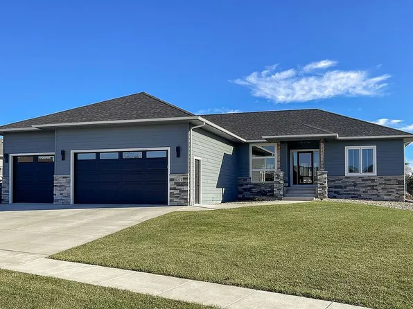 8217 E Water Wood St, Sioux Falls, SD 57110