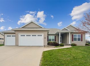225 17th Avenue Ct, Hiawatha, IA
