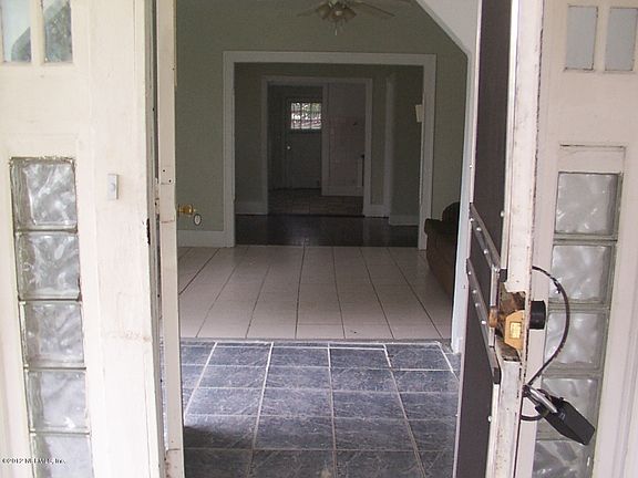 4th image of 1160 W 32nd St