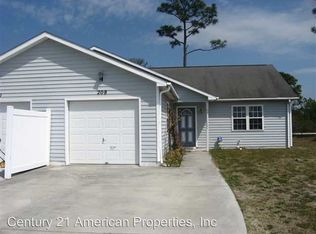 208 Faison Ln, Hubert, NC 28539