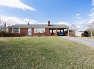 2811 Isle Of Pines Dr, Moneta, VA 24121