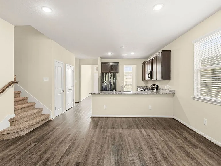 6131 Carpenters Cove Ln — Photo 7